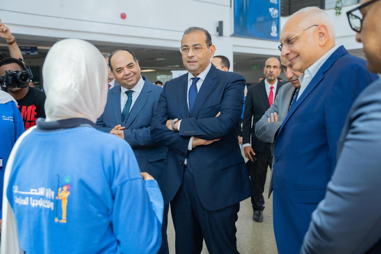 الرئيس التنفيذي للمصرية للاتصالات يكرم أصحاب المشروعات المتميزة بمدارس WE للتكنولوجيا التطبيقية خلال الحفل الختامي للأنشطة الدراسية  “WE Shine”