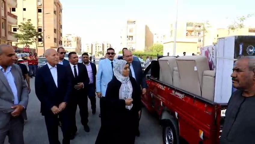 تأكيدا لما نشرناه بالأمس.. محافظ القاهرة يهدي جهاز كامل لعروس منشية ناصر بدلا مما حرق