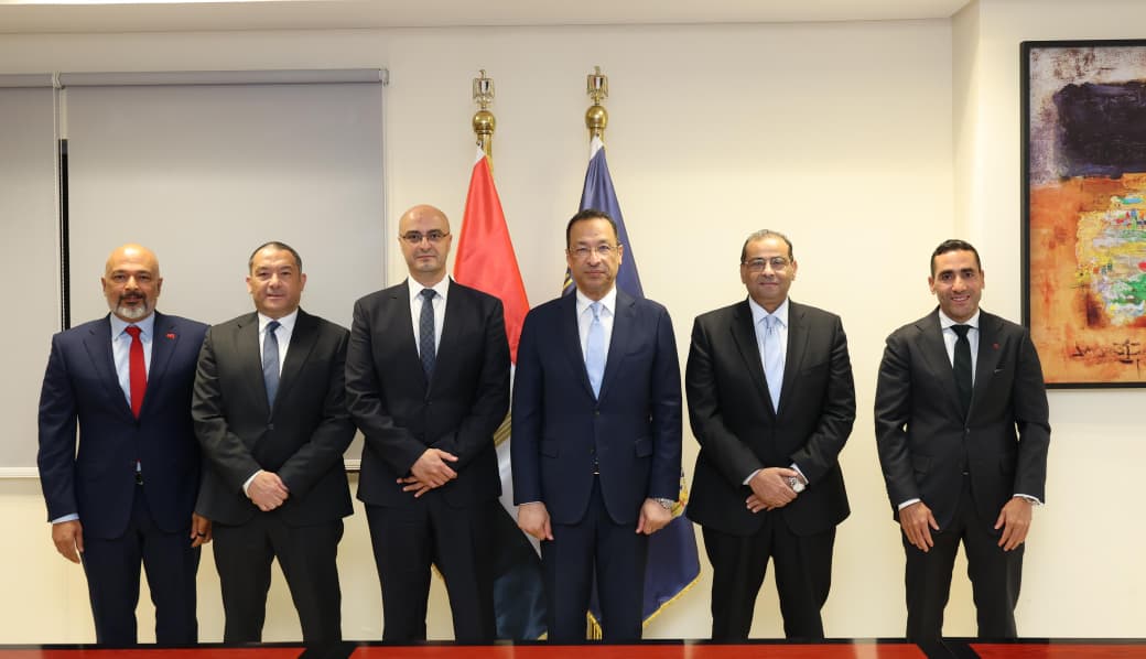 وزير الاتصالات يشهد توقيع ملاحق تراخيص الخدمتين بين الجهاز القومي لتنظيم الاتصالات وشركات المحمول الأربع العاملة بالسوق المصري