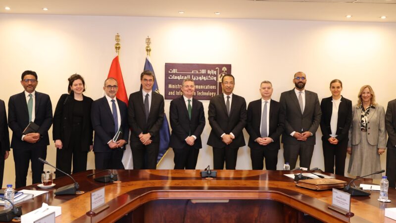 وزير الاتصالات يبحث مع مسؤولي البنك الدولي تعزيز الشراكة في مجالات التحول الرقمي والذكاء الاصطناعي