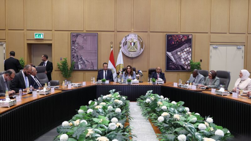 وزيرا التنمية المحلية والاتصالات يطلقان خدمة “تراخيص المحال العامة” عبر منصة مصر الرقمية