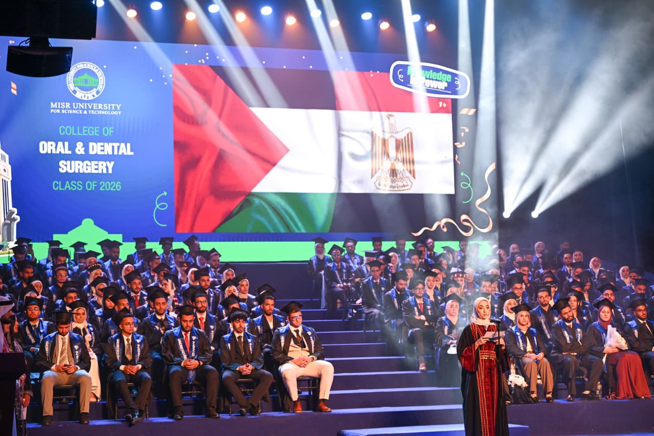 جامعة مصر للعلوم والتكنولوجيا تحتفل بتخريج الدفعة 25 من كلية طب وجراحة الفم والأسنان وسط أجواء مميزة