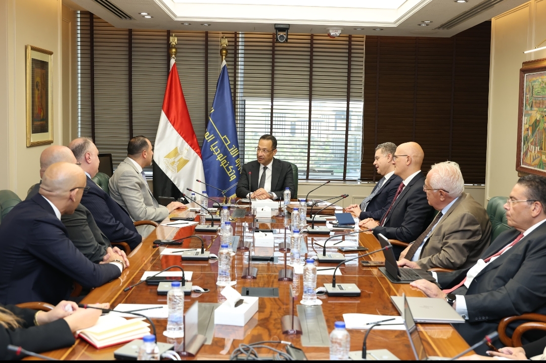 وزير الاتصالات يبحث مع شركة إرنست ويونغ (EY) بمنطقة الشرق الأوسط وشمال إفريقيا خطط توسع الشركة في مصر