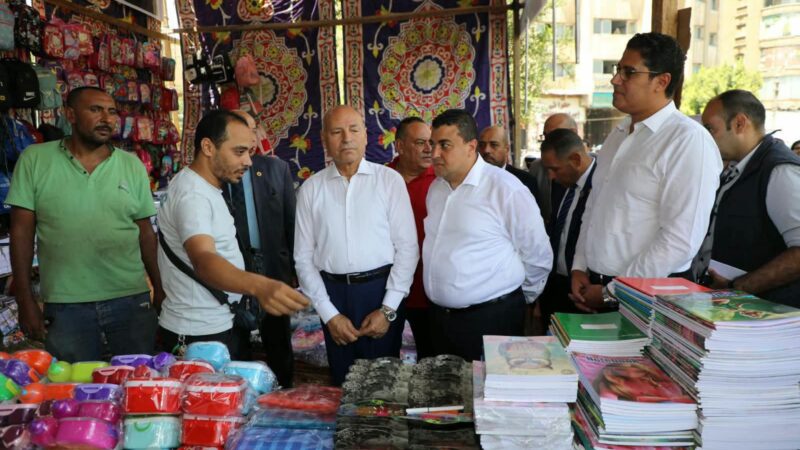 محافظ القاهرة يفتتح معرضى «أهلًا مدارس» بحيى وسط القاهرة وباب الشعرية