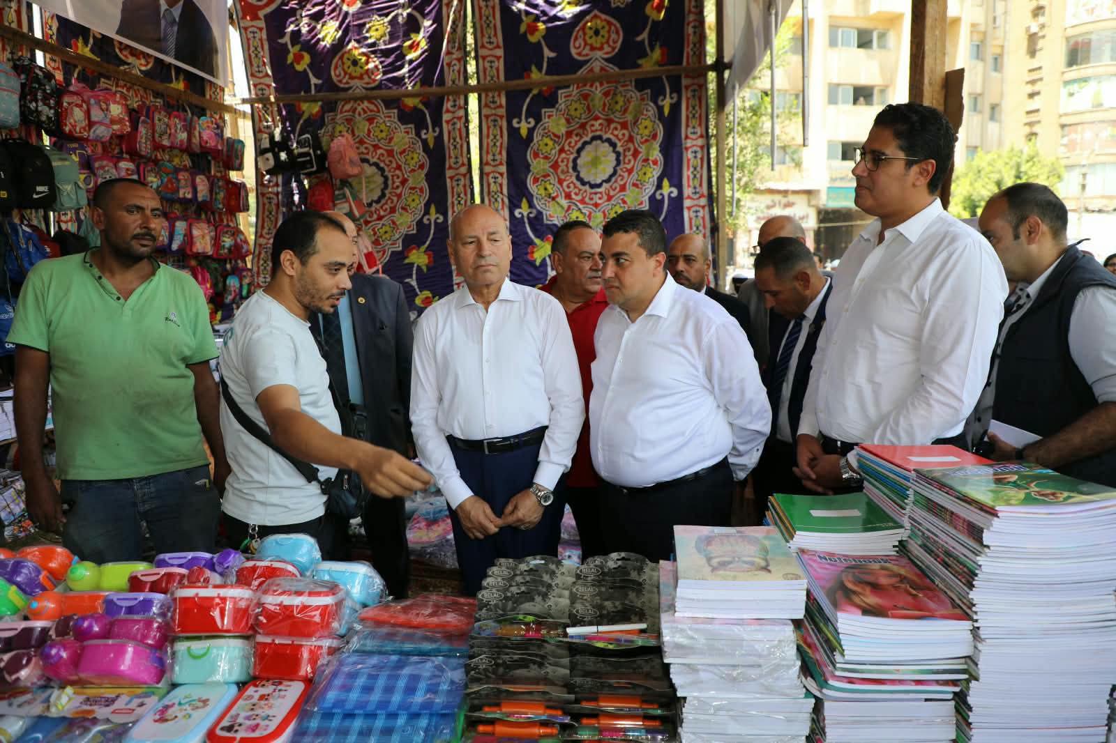 محافظ القاهرة يفتتح معرضى «أهلًا مدارس» بحيى وسط القاهرة وباب الشعرية