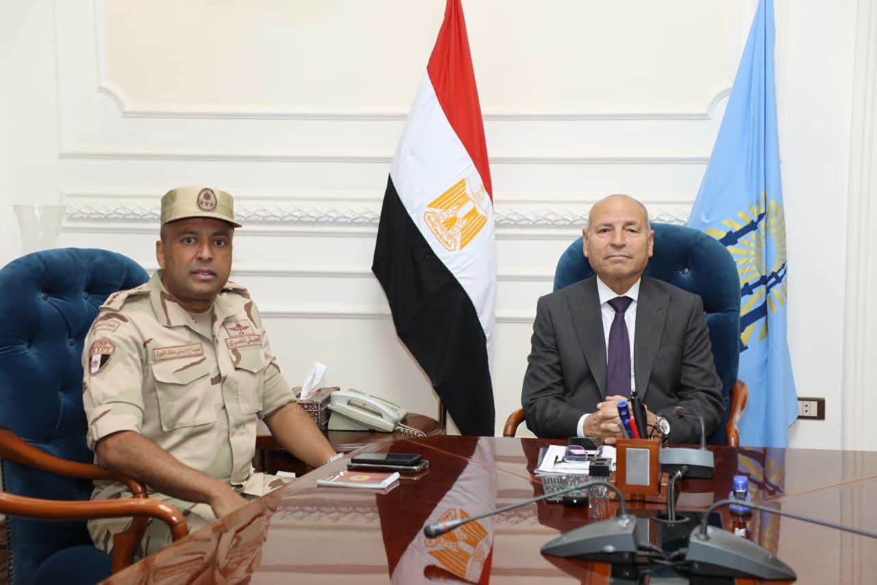 محافظ القاهرة يستقبل العميد زكى عاطف الجيار المستشار العسكرى الجديد للمحافظة