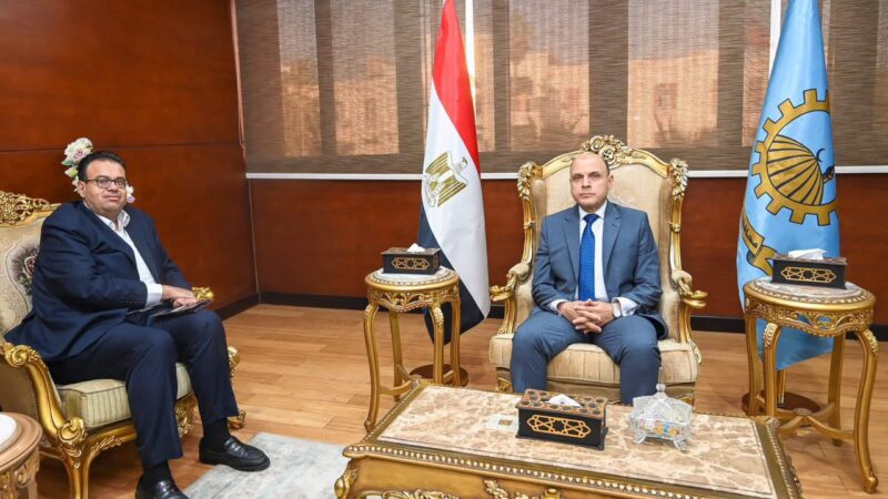 محافظ الغربية يبحث مع عميد كلية الطب جامعة طنطا دعم القطاع الطبي وتعزيز الاستفادة من الخبرات الأكاديمية