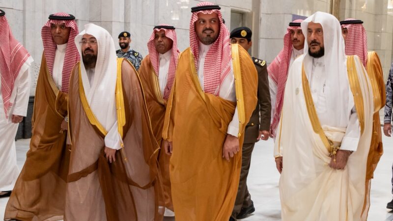 نيابةً عن خادم الحرمين الشريفين نائب أمير منطقة مكة المكرمة يكرّم الفائزين بمسابقة الملك عبدالعزيز الدولية لحفظ القرآن الكريم في دورتها الـ46