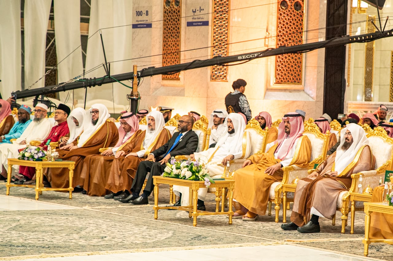 حرم خادم الحرمين سمو الأميرة فهدة بنت فلاح آل حثلين تكرّم الفائزات في مسابقة الملك عبدالعزيز الدولية لأول مرة في تاريخ المسابقة في دورتها الـ46