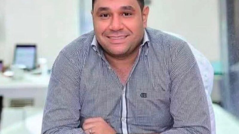 السيد خيرالله يكشف بالمستندات..  رئيس جامعة المنيا يحصل على 2 مليون و300 ألف جنيه مكافآت خلال عام.. وفرحات يرد