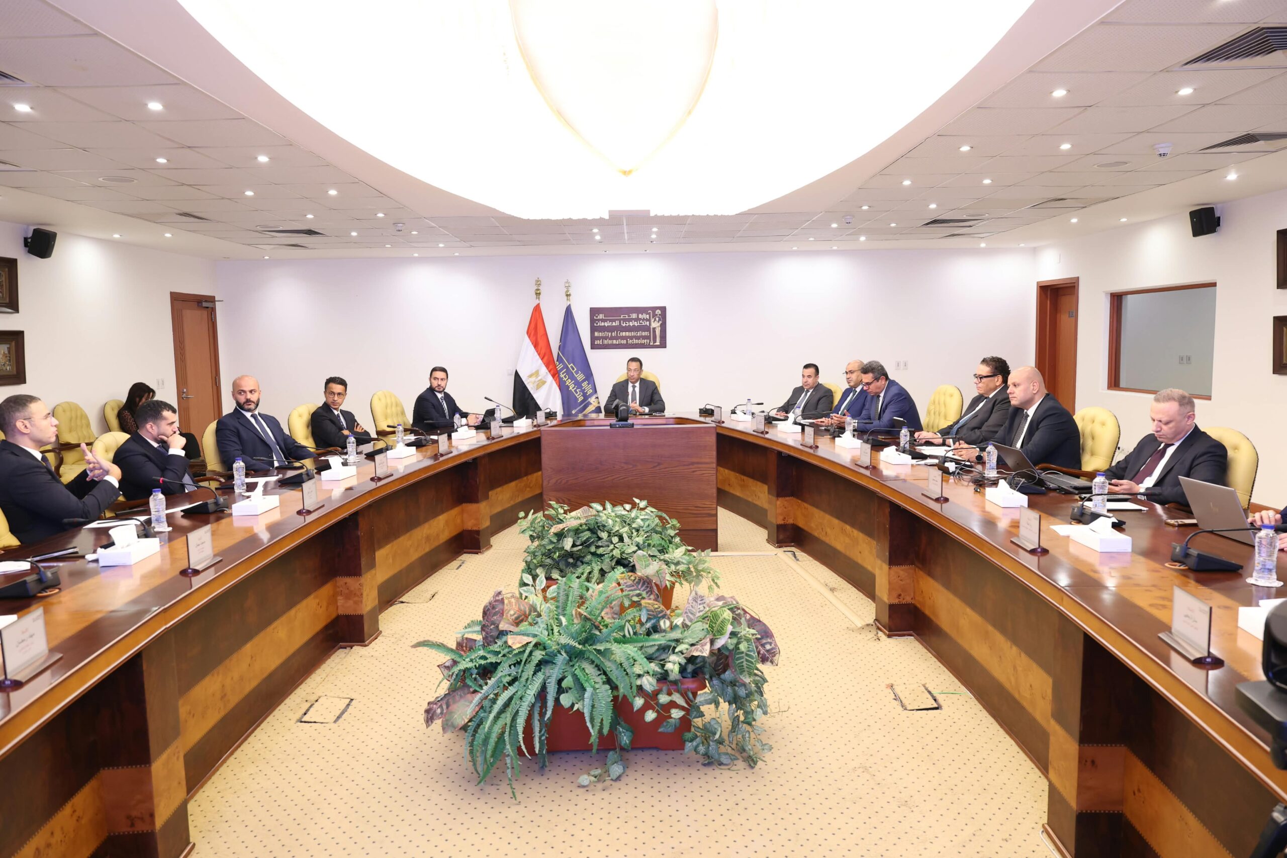 وزير الاتصالات يبحث مع مجموعة إنترو القابضة الخطط التنفيذية لإنشاء مركز “كيميت” للبيانات بالمنطقة الاقتصادية لقناة السويس باستثمارات 1.2 مليار دولار وقدرة إجمالية 80 ميجاوات