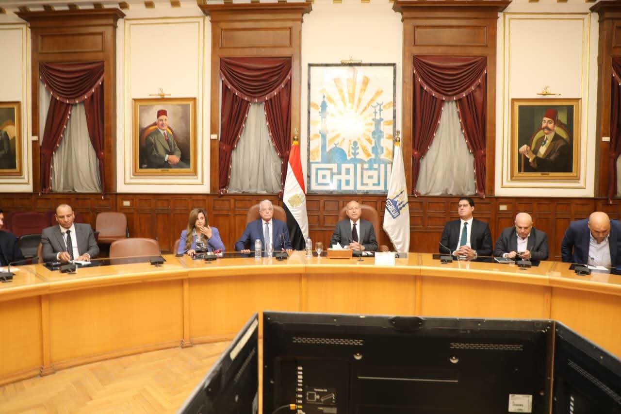 محافظ القاهرة يتابع الموقف التنفيذى لمشروع تطوير منطقة القاهرة الخديوية