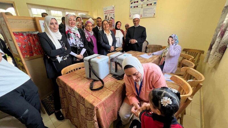 نائب محافظ القاهرة للمنطقة الشرقية تتفقد الحملة القومية للتطعيم ضد مرض الحصبة