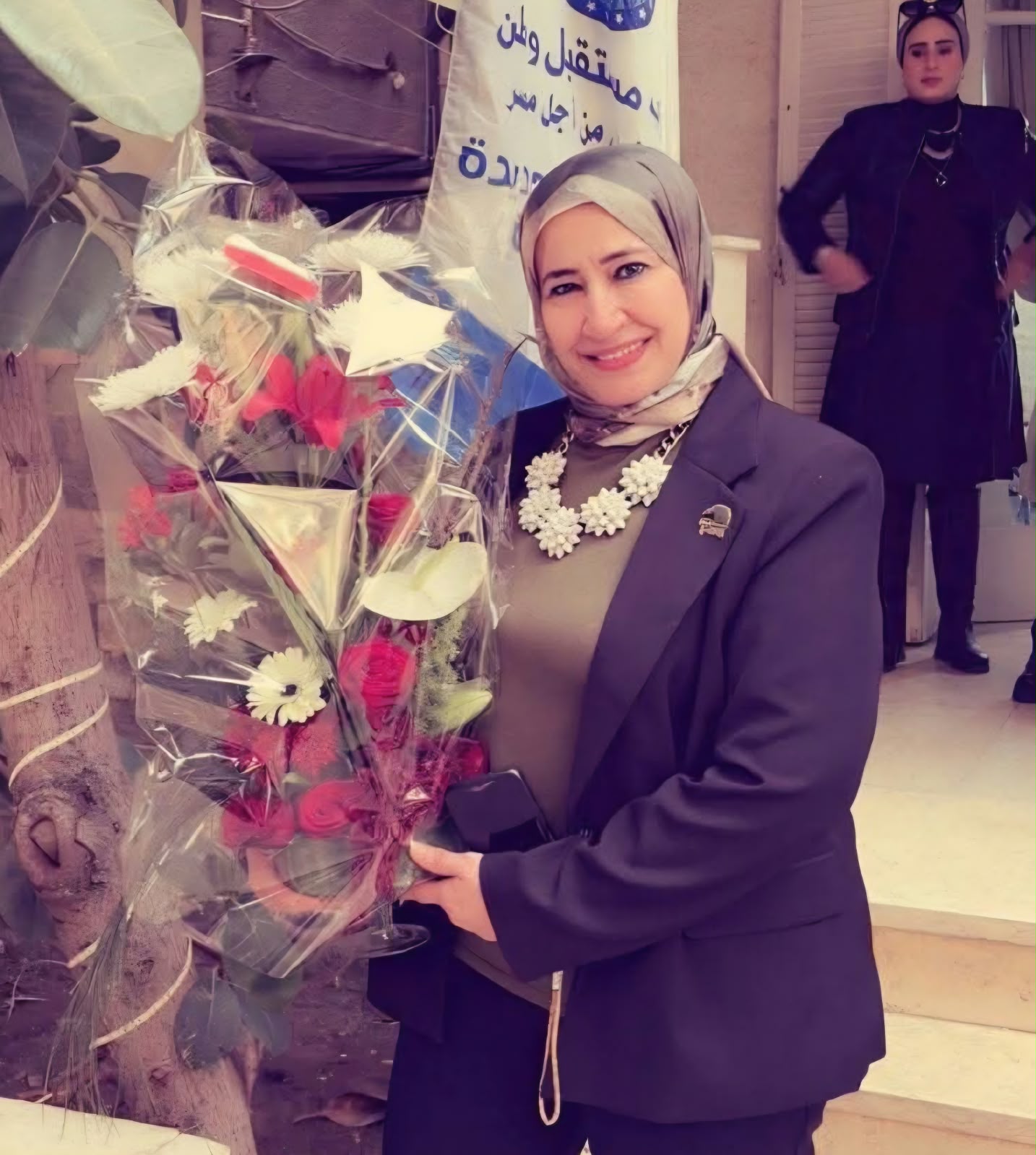 الإعلامي رضا عبدالرحمن يهنىء للأستاذة  امل فهمي بمناسبة تجديد الثقة