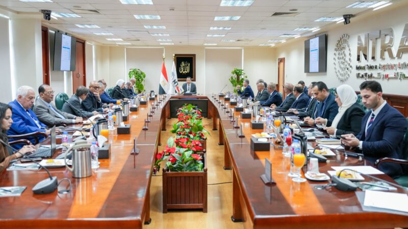 وزير الاتصالات: تعميق التصنيع المحلي ودعم الشراكة مع القطاع الخاص وتطوير البنية التحتية وتشجيع الابتكار لجذب المزيد من الاستثمارات